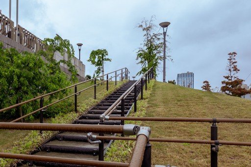 夢の大橋脇の階段